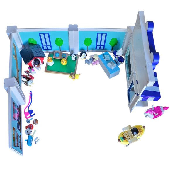 Roblox Adopt Me Pet Shop Deluxe Play Set with Accessories Complete Set - Picture 1 of 6